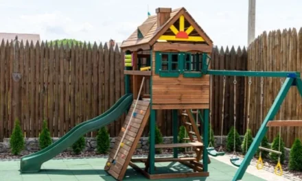 Jak zbudować domek dla dzieci z drewna?
